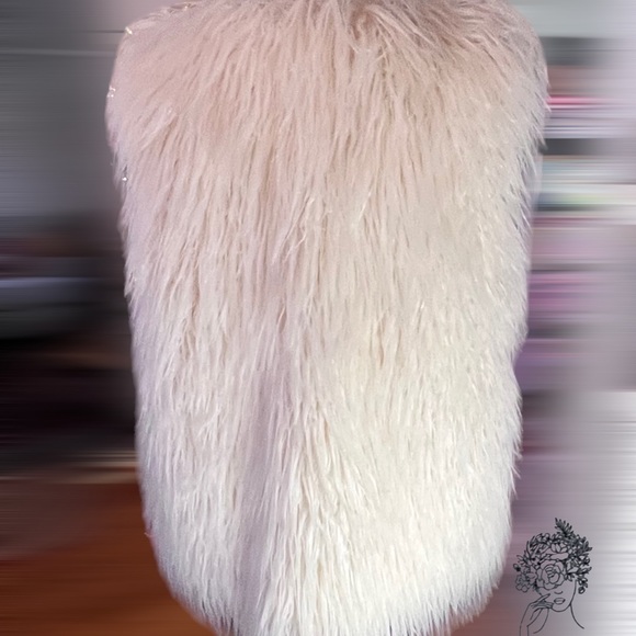 Divided H&M Shaggy Faux Fur White Vest Size 12/L - Picture 3 of 8